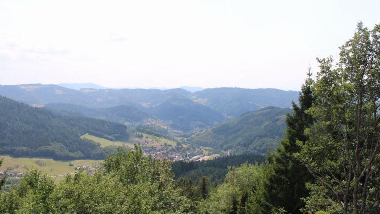 Dieses Bild zeigt eine Webcam-Aufnahme vom Achertal, aufgenommen am Sonntag, den 26.07.2026 um 15:10 Uhr. Die Temperatur betrug 27.3°C.