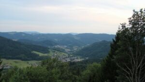 Dieses Bild zeigt eine Webcam-Aufnahme vom Achertal, aufgenommen am Mittwoch, den 22.07.2026 um 21:00 Uhr. Die Temperatur betrug 19.4°C.