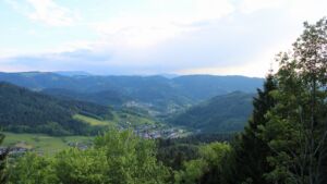 Dieses Bild zeigt eine Webcam-Aufnahme vom Achertal, aufgenommen am Freitag, den 15.05.2026 um 19:10 Uhr. Die Temperatur betrug 10.2°C.