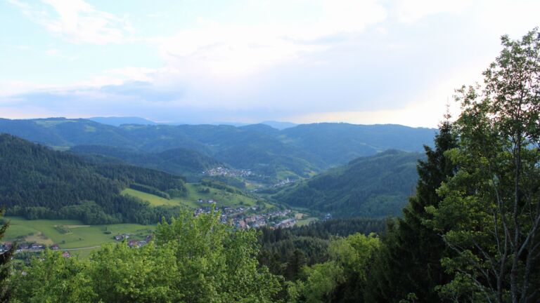 Dieses Bild zeigt eine Webcam-Aufnahme vom Achertal, aufgenommen am Freitag, den 15.05.2026 um 19:10 Uhr. Die Temperatur betrug 10.2°C.