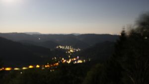 Dieses Bild zeigt eine Webcam-Aufnahme vom Achertal, aufgenommen am Mittwoch, den 29.07.2026 um 02:00 Uhr. Die Temperatur betrug 23.4°C.