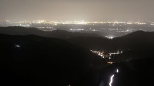 Dieses Bild zeigt eine Webcam-Aufnahme vom Achertal, aufgenommen am Freitag, den 14.11.2025 um 20:00 Uhr. Die Temperatur betrug 14.8°C.