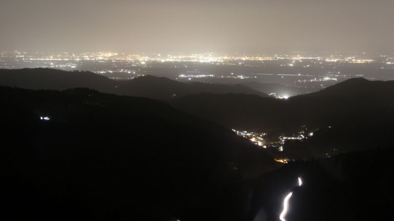 Dieses Bild zeigt eine Webcam-Aufnahme vom Achertal, aufgenommen am Freitag, den 14.11.2025 um 20:00 Uhr. Die Temperatur betrug 14.8°C.