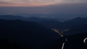 Dieses Bild zeigt eine Webcam-Aufnahme vom Achertal, aufgenommen am Sonntag, den 08.03.2026 um 19:10 Uhr. Die Temperatur betrug 9.4°C.