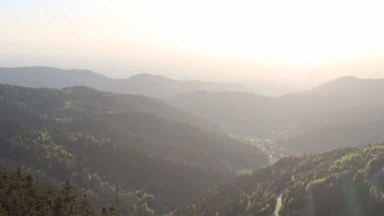 Dieses Bild zeigt eine Webcam-Aufnahme vom Achertal, aufgenommen am Mittwoch, den 29.04.2026 um 19:50 Uhr. Die Temperatur betrug 10.6°C.