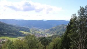 Dieses Bild zeigt eine Webcam-Aufnahme vom Achertal, aufgenommen am Montag, den 12.10.2026 um 14:00 Uhr. Die Temperatur betrug 15.4°C.