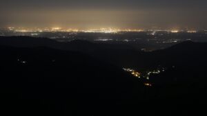 Dieses Bild zeigt eine Webcam-Aufnahme vom Achertal, aufgenommen am Montag, den 19.05.2025 um 03:50 Uhr. Die Temperatur betrug 7.3°C.