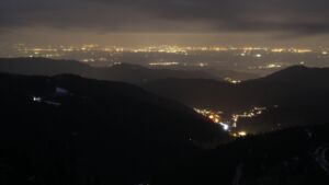 Dieses Bild zeigt eine Webcam-Aufnahme vom Achertal, aufgenommen am Dienstag, den 27.01.2026 um 18:20 Uhr. Die Temperatur betrug 2.9°C.