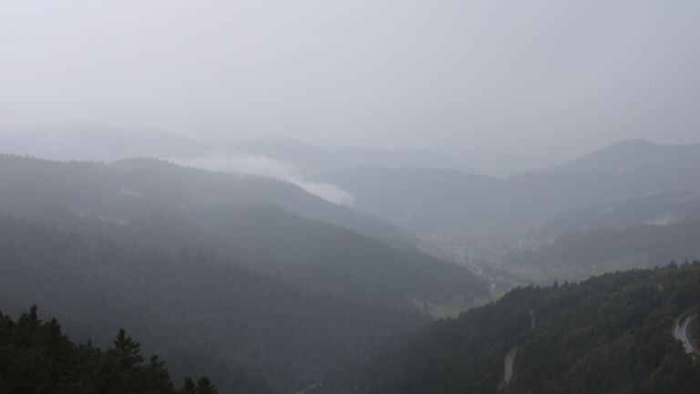 Dieses Bild zeigt eine Webcam-Aufnahme vom Achertal, aufgenommen am Montag, den 08.09.2025 um 12:20 Uhr. Die Temperatur betrug 13.4°C.