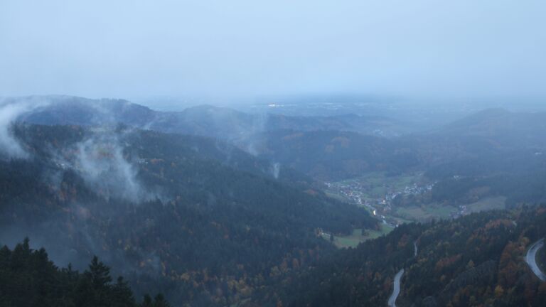 Dieses Bild zeigt eine Webcam-Aufnahme vom Achertal, aufgenommen am Donnerstag, den 23.10.2025 um 08:10 Uhr. Die Temperatur betrug 10.5°C.