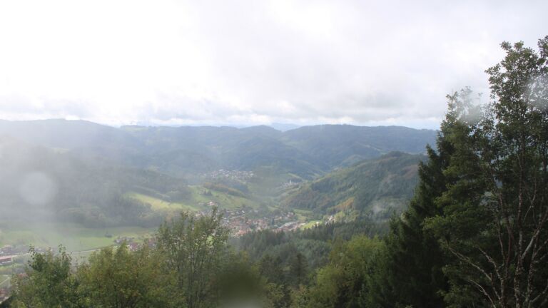 Dieses Bild zeigt eine Webcam-Aufnahme vom Achertal, aufgenommen am Samstag, den 10.10.2026 um 13:10 Uhr. Die Temperatur betrug 9.2°C.