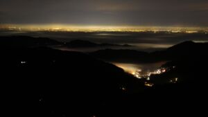 Dieses Bild zeigt eine Webcam-Aufnahme vom Achertal, aufgenommen am Sonntag, den 21.12.2025 um 21:30 Uhr. Die Temperatur betrug 7.6°C.