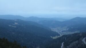 Dieses Bild zeigt eine Webcam-Aufnahme vom Achertal, aufgenommen am Sonntag, den 01.03.2026 um 07:10 Uhr. Die Temperatur betrug 3°C.