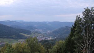Dieses Bild zeigt eine Webcam-Aufnahme vom Achertal, aufgenommen am Mittwoch, den 30.09.2026 um 19:00 Uhr. Die Temperatur betrug 24.8°C.