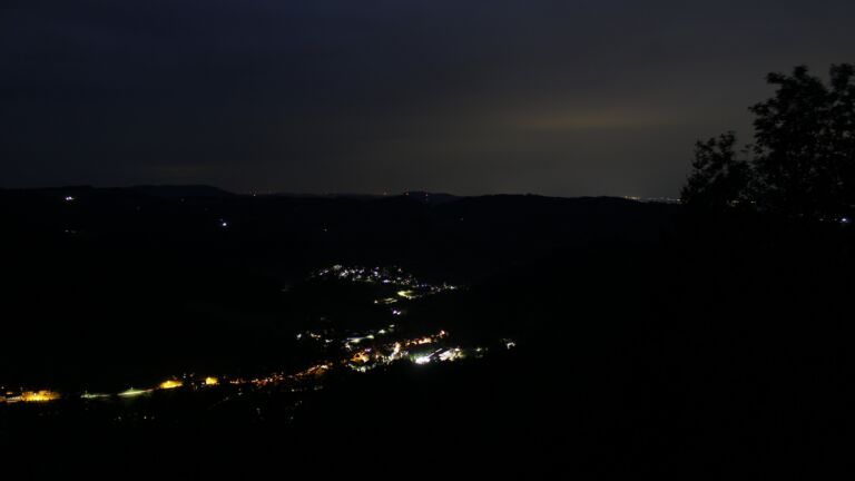 Dieses Bild zeigt eine Webcam-Aufnahme vom Achertal, aufgenommen am Donnerstag, den 01.10.2026 um 06:30 Uhr. Die Temperatur betrug 18.6°C.