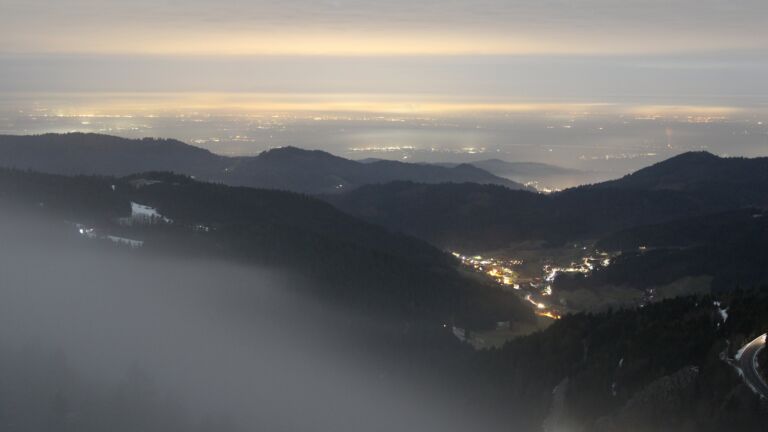 Dieses Bild zeigt eine Webcam-Aufnahme vom Achertal, aufgenommen am Samstag, den 31.01.2026 um 19:30 Uhr. Die Temperatur betrug 3.6°C.