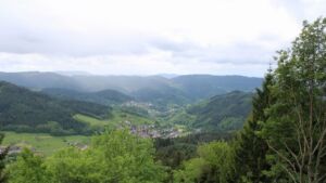 Dieses Bild zeigt eine Webcam-Aufnahme vom Achertal, aufgenommen am Donnerstag, den 14.05.2026 um 13:50 Uhr. Die Temperatur betrug 8.4°C.