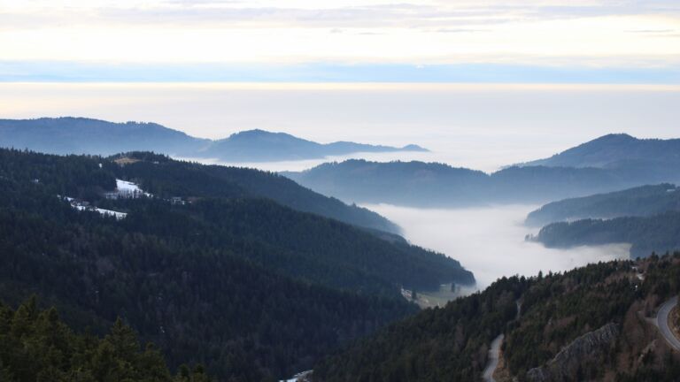 Dieses Bild zeigt eine Webcam-Aufnahme vom Achertal, aufgenommen am Freitag, den 23.01.2026 um 15:50 Uhr. Die Temperatur betrug 8.9°C.