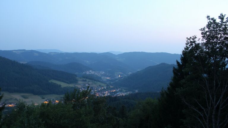 Dieses Bild zeigt eine Webcam-Aufnahme vom Achertal, aufgenommen am Donnerstag, den 30.07.2026 um 21:40 Uhr. Die Temperatur betrug 24.6°C.