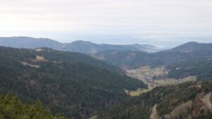 Dieses Bild zeigt eine Webcam-Aufnahme vom Achertal, aufgenommen am Mittwoch, den 17.12.2025 um 13:10 Uhr. Die Temperatur betrug 6.8°C.