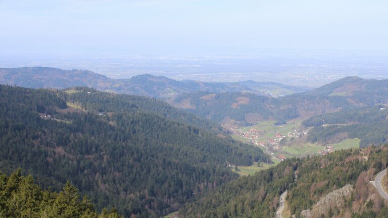 Dieses Bild zeigt eine Webcam-Aufnahme vom Achertal, aufgenommen am Montag, den 06.04.2026 um 11:10 Uhr. Die Temperatur betrug 10°C.