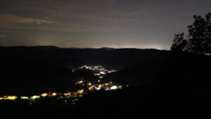 Dieses Bild zeigt eine Webcam-Aufnahme vom Achertal, aufgenommen am Freitag, den 16.10.2026 um 00:30 Uhr. Die Temperatur betrug 14.8°C.