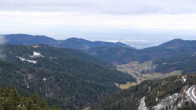 Dieses Bild zeigt eine Webcam-Aufnahme vom Achertal, aufgenommen am Donnerstag, den 19.02.2026 um 12:50 Uhr. Die Temperatur betrug 4.2°C.