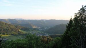 Dieses Bild zeigt eine Webcam-Aufnahme vom Achertal, aufgenommen am Freitag, den 22.05.2026 um 20:40 Uhr. Die Temperatur betrug 21.7°C.