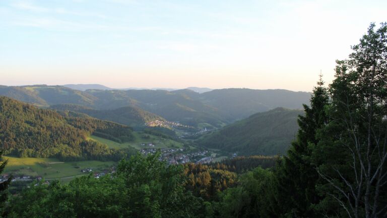 Dieses Bild zeigt eine Webcam-Aufnahme vom Achertal, aufgenommen am Freitag, den 22.05.2026 um 20:40 Uhr. Die Temperatur betrug 21.7°C.
