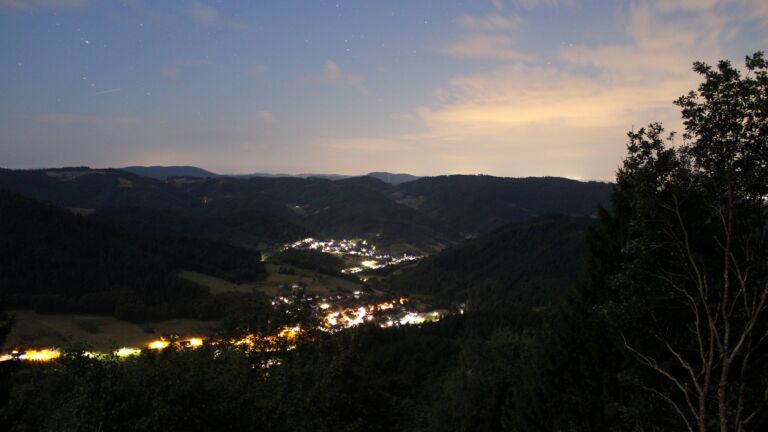 Dieses Bild zeigt eine Webcam-Aufnahme vom Achertal, aufgenommen am Donnerstag, den 06.08.2026 um 04:40 Uhr. Die Temperatur betrug 18.6°C.