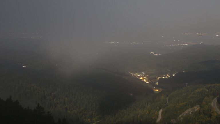 Dieses Bild zeigt eine Webcam-Aufnahme vom Achertal, aufgenommen am Dienstag, den 07.10.2025 um 21:30 Uhr. Die Temperatur betrug 7.6°C.