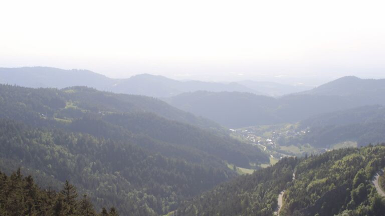 Dieses Bild zeigt eine Webcam-Aufnahme vom Achertal, aufgenommen am Donnerstag, den 15.05.2025 um 18:40 Uhr. Die Temperatur betrug 11.2°C.