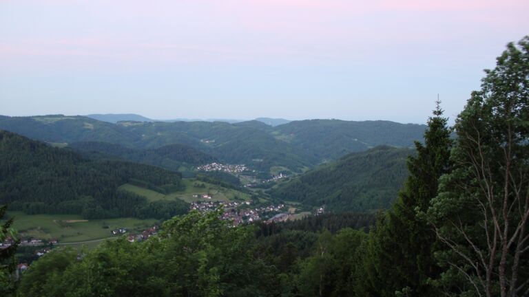 Dieses Bild zeigt eine Webcam-Aufnahme vom Achertal, aufgenommen am Samstag, den 23.05.2026 um 05:20 Uhr. Die Temperatur betrug 18.4°C.