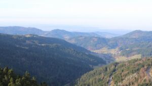 Dieses Bild zeigt eine Webcam-Aufnahme vom Achertal, aufgenommen am Freitag, den 12.12.2025 um 11:20 Uhr. Die Temperatur betrug 9.4°C.