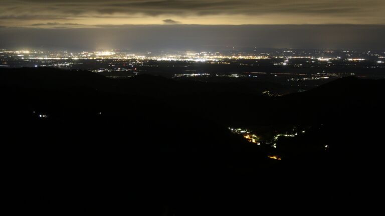 Dieses Bild zeigt eine Webcam-Aufnahme vom Achertal, aufgenommen am Montag, den 01.09.2025 um 04:40 Uhr. Die Temperatur betrug 11°C.