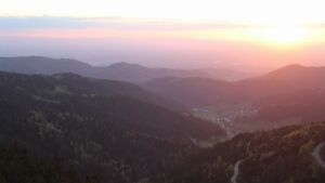 Dieses Bild zeigt eine Webcam-Aufnahme vom Achertal, aufgenommen am Montag, den 20.04.2026 um 20:20 Uhr. Die Temperatur betrug 5.2°C.