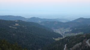 Dieses Bild zeigt eine Webcam-Aufnahme vom Achertal, aufgenommen am Freitag, den 27.02.2026 um 07:10 Uhr. Die Temperatur betrug 10.9°C.