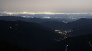 Dieses Bild zeigt eine Webcam-Aufnahme vom Achertal, aufgenommen am Freitag, den 27.02.2026 um 03:00 Uhr. Die Temperatur betrug 9.9°C.