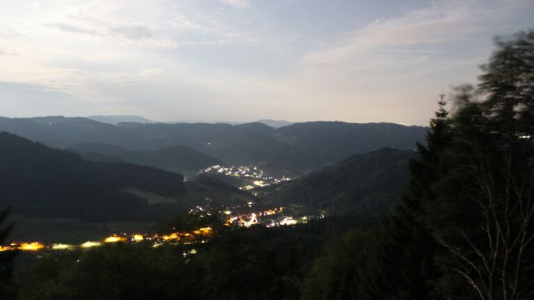 Dieses Bild zeigt eine Webcam-Aufnahme vom Achertal, aufgenommen am Dienstag, den 30.06.2026 um 01:00 Uhr. Die Temperatur betrug 19.9°C.