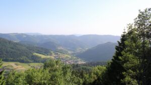 Dieses Bild zeigt eine Webcam-Aufnahme vom Achertal, aufgenommen am Mittwoch, den 27.05.2026 um 18:50 Uhr. Die Temperatur betrug 30.4°C.