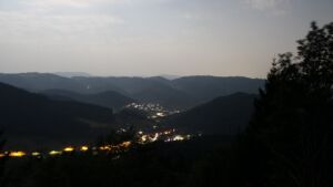Dieses Bild zeigt eine Webcam-Aufnahme vom Achertal, aufgenommen am Freitag, den 31.07.2026 um 03:50 Uhr. Die Temperatur betrug 24.5°C.