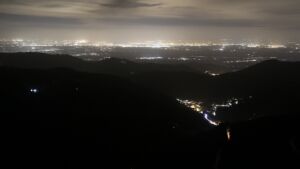 Dieses Bild zeigt eine Webcam-Aufnahme vom Achertal, aufgenommen am Mittwoch, den 11.02.2026 um 22:30 Uhr. Die Temperatur betrug 3°C.