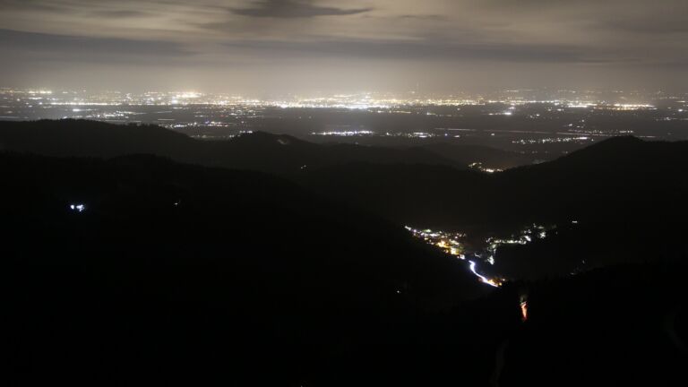 Dieses Bild zeigt eine Webcam-Aufnahme vom Achertal, aufgenommen am Mittwoch, den 11.02.2026 um 22:30 Uhr. Die Temperatur betrug 3°C.