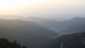 Dieses Bild zeigt eine Webcam-Aufnahme vom Achertal, aufgenommen am Montag, den 09.03.2026 um 17:50 Uhr. Die Temperatur betrug 10.2°C.