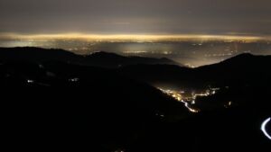 Dieses Bild zeigt eine Webcam-Aufnahme vom Achertal, aufgenommen am Samstag, den 17.01.2026 um 19:00 Uhr. Die Temperatur betrug 5.2°C.