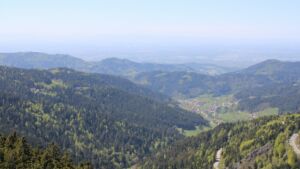 Dieses Bild zeigt eine Webcam-Aufnahme vom Achertal, aufgenommen am Sonntag, den 26.04.2026 um 14:10 Uhr. Die Temperatur betrug 15.6°C.