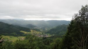 Dieses Bild zeigt eine Webcam-Aufnahme vom Achertal, aufgenommen am Donnerstag, den 11.06.2026 um 07:50 Uhr. Die Temperatur betrug 7°C.
