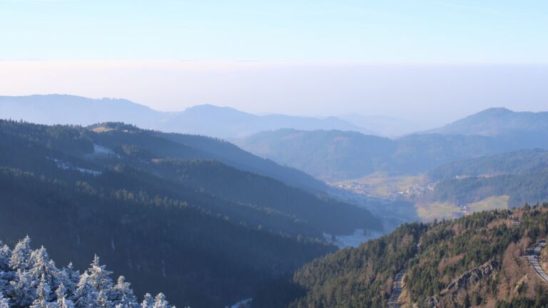 Dieses Bild zeigt eine Webcam-Aufnahme vom Achertal, aufgenommen am Freitag, den 26.12.2025 um 13:40 Uhr. Die Temperatur betrug 0.9°C.