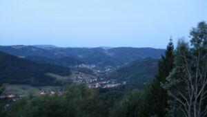 Dieses Bild zeigt eine Webcam-Aufnahme vom Achertal, aufgenommen am Donnerstag, den 27.08.2026 um 06:10 Uhr. Die Temperatur betrug 23.1°C.