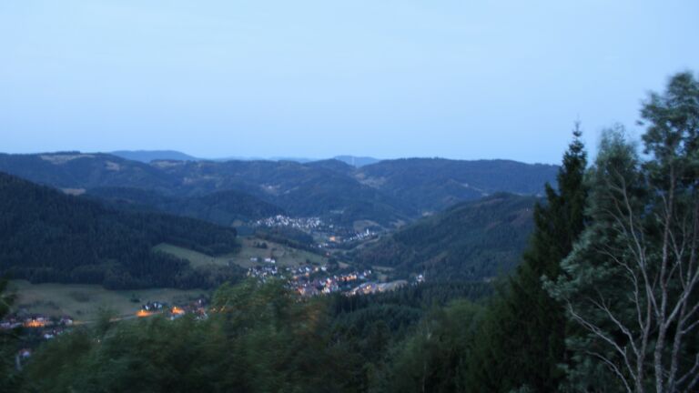 Dieses Bild zeigt eine Webcam-Aufnahme vom Achertal, aufgenommen am Donnerstag, den 27.08.2026 um 06:10 Uhr. Die Temperatur betrug 23.1°C.